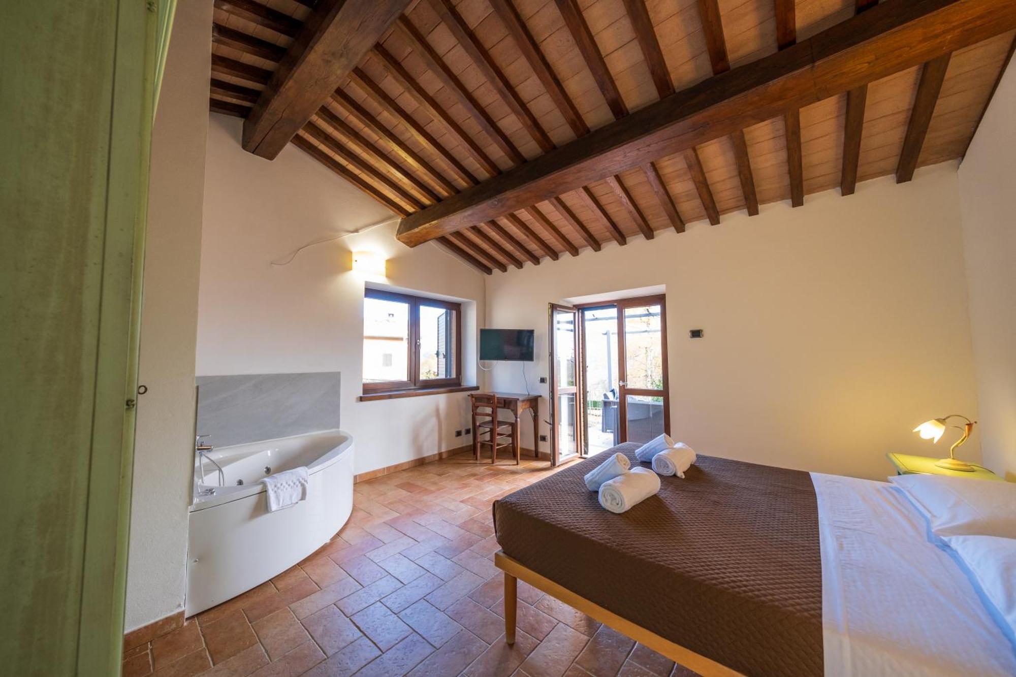 Agriturismo Borgo Biaia Camporgiano Eksteriør bilde