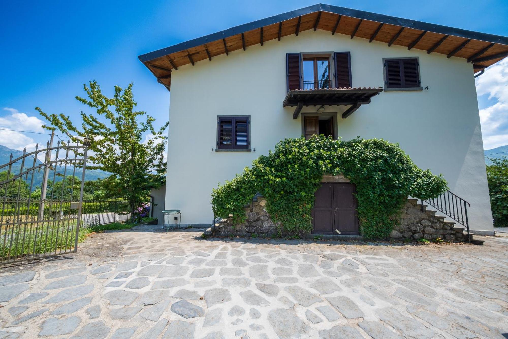Agriturismo Borgo Biaia Camporgiano Eksteriør bilde